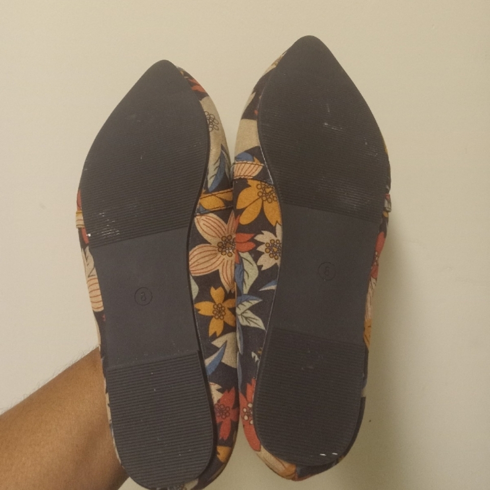 Women's Cute Brown Floral Pointy Toe Chain Flats Size 8 - Picture 6 of 10